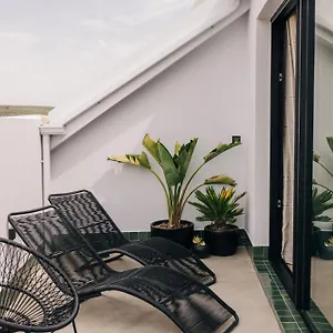 Aparthotel Dona Lola Boutique, Lucena